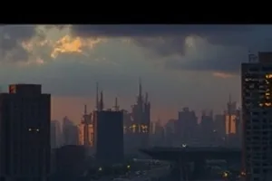 《沉默光谱》剧照：空旷实验室与光谱仪器的蓝色反光